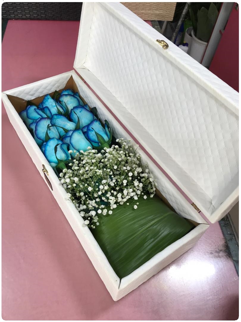 باکس گل چرمی سفید